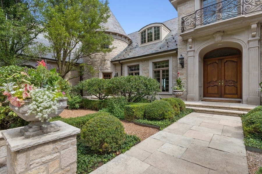 55 Stone Gate Road Lake Forest, IL 60045 - Photo 2 of 62 a front view of a house with garden