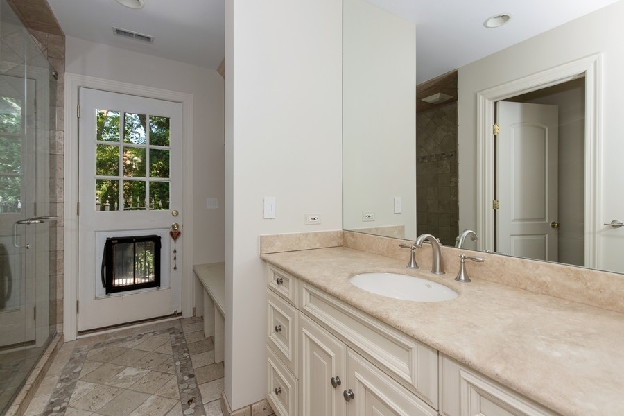 55 Stone Gate Road Lake Forest, IL 60045 - Photo 23 of 62 a en suite bathroom with a sink and a mirror