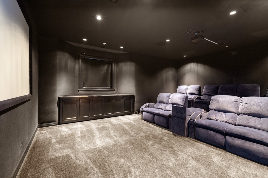 55 Stone Gate Road Lake Forest, IL 60045 - Photo 46 of 62 a living room with furniture