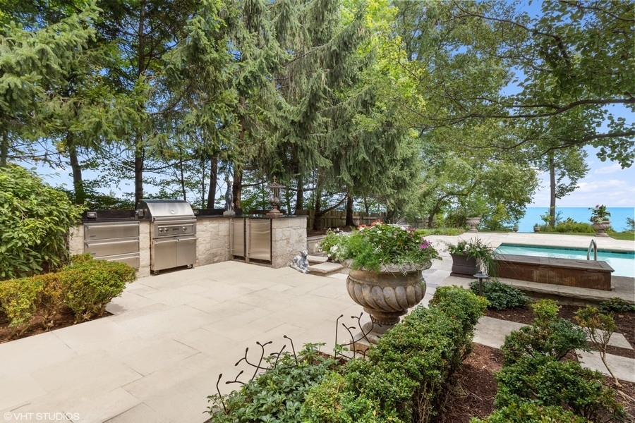 55 Stone Gate Road Lake Forest, IL 60045 - Photo 47 of 62 a view of a backyard with sitting area