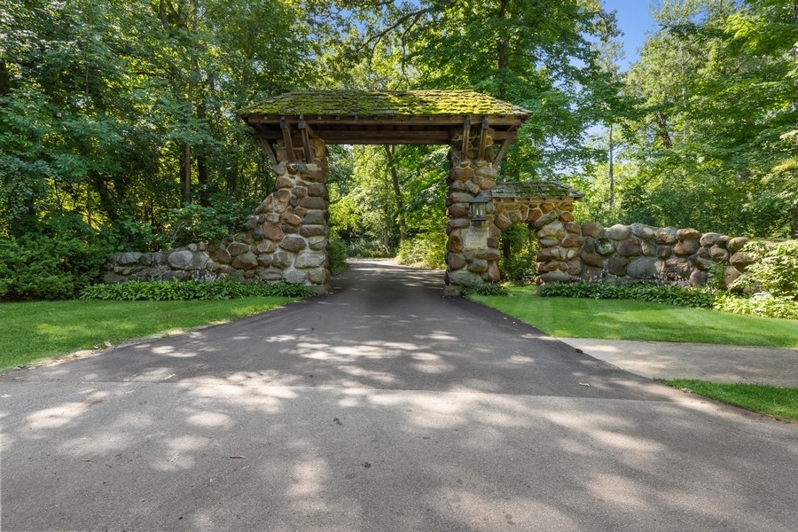 55 Stone Gate Road Lake Forest, IL 60045 - Photo 58 of 62 a view of outdoor space and yard