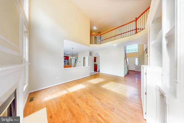 a view of a room with wooden floor and closet