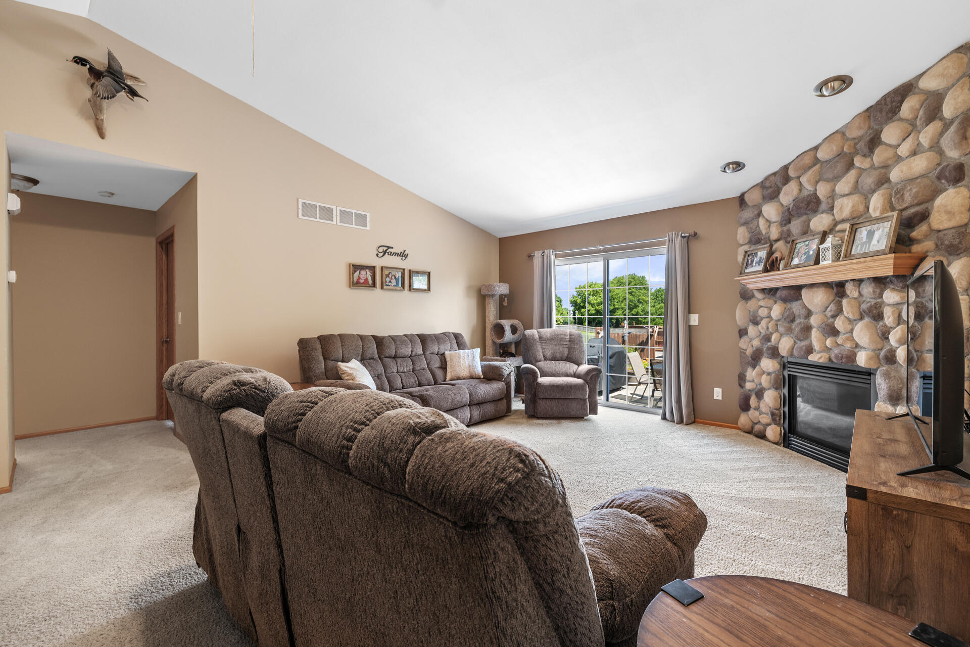 N170W19962 Willow Ridge Drive Jackson, WI 53037 - Photo 5 of 25 Living Room
