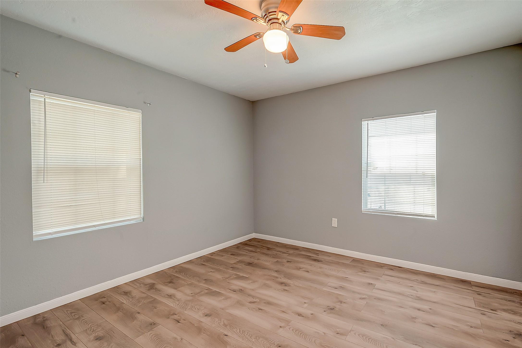 6823 Goforth Street Houston, TX 77021 - Photo 17 of 29 an empty room with a window and a fan