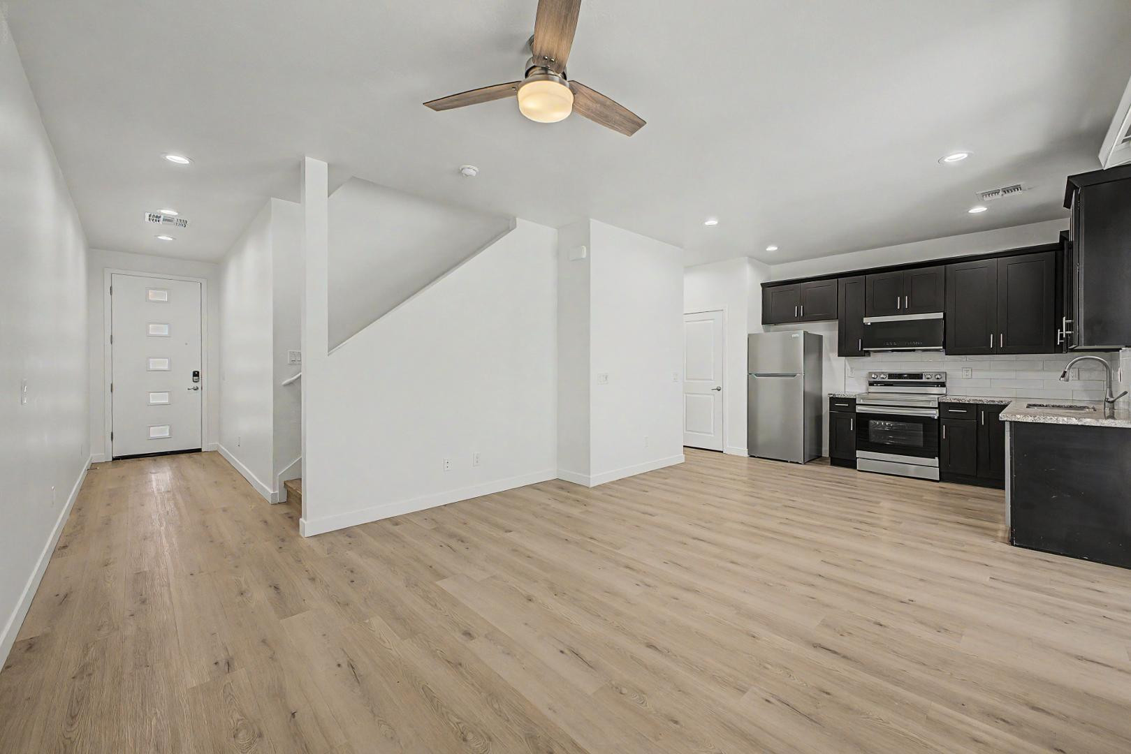105 West Latona Road Phoenix, AZ 85041 - Photo 10 of 50 Photo #10