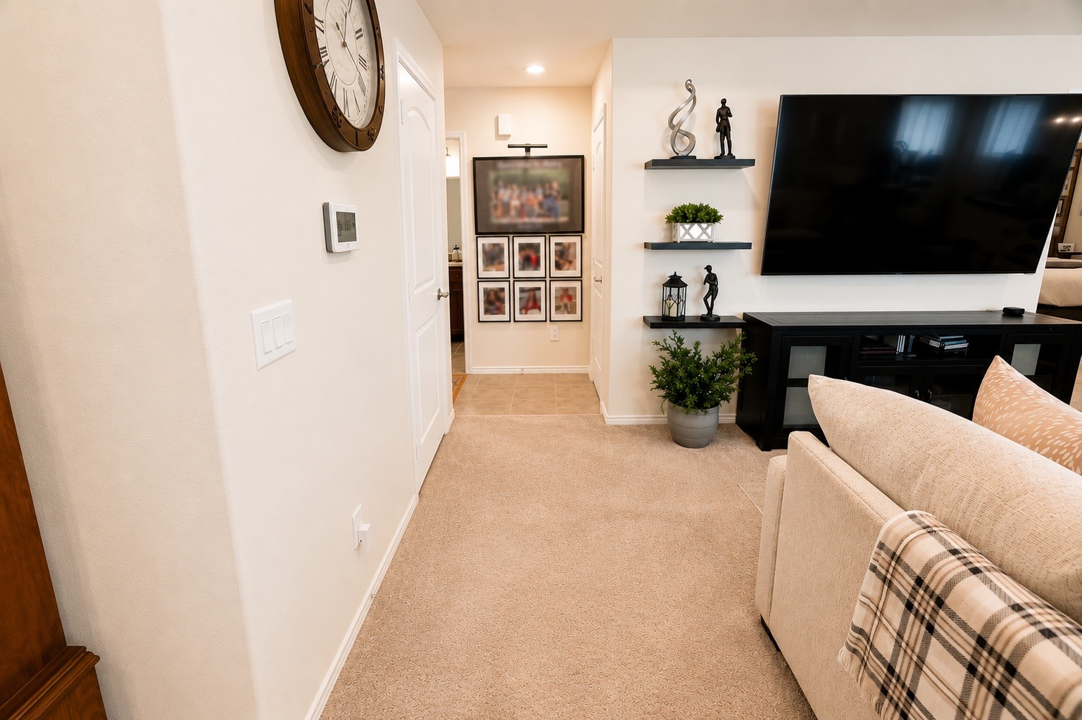 226 Flaxen Chestnut Spring Spring, TX 77382 - Photo 7 of 38 Hallway off the living room