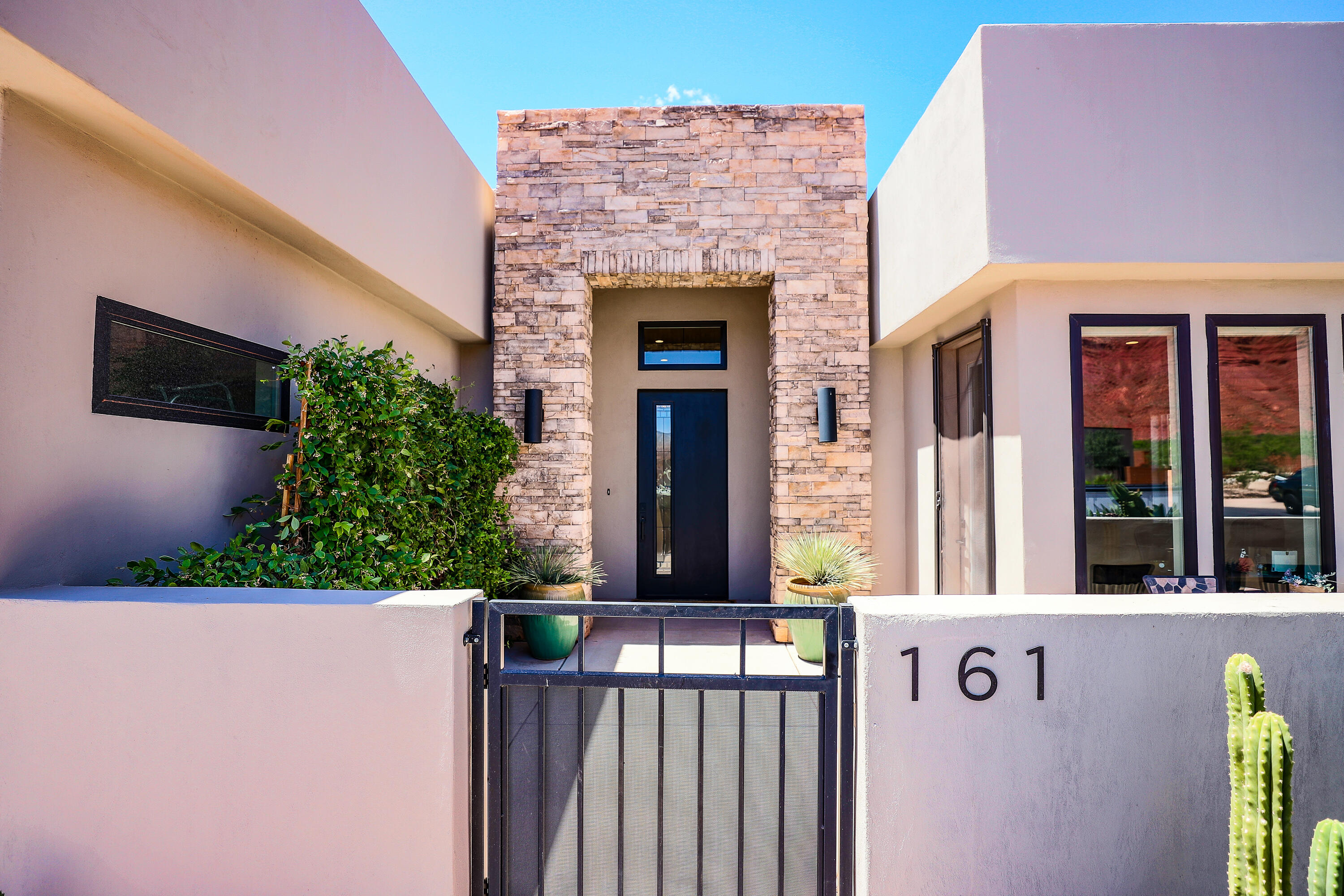 161 North Arrowhead Lane Ivins, UT 84738 - Photo 4 of 49 Courtyard