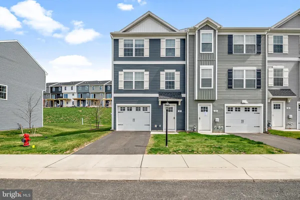 $2,374 | 2935 Ashwood Lane, Harrisburg, PA 17110