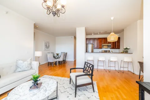$325,000 | 233 East 13th Street, Unit 2108, Chicago, IL 60605