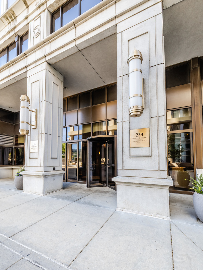 233 East 13th Street, Unit 2108 Chicago, IL 60605 - Photo 2 of 26