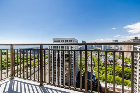 $325,000 | 233 East 13th Street, Unit 2108, Chicago, IL 60605
