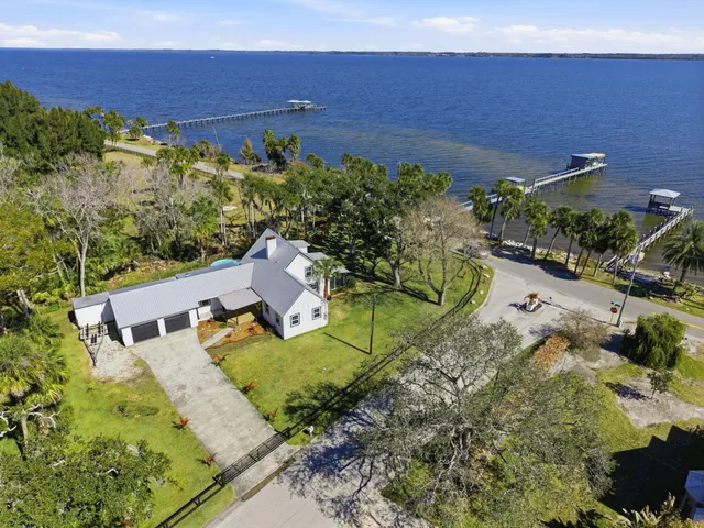$975,000 | 3809 Indian River Drive, Cocoa, FL 32926