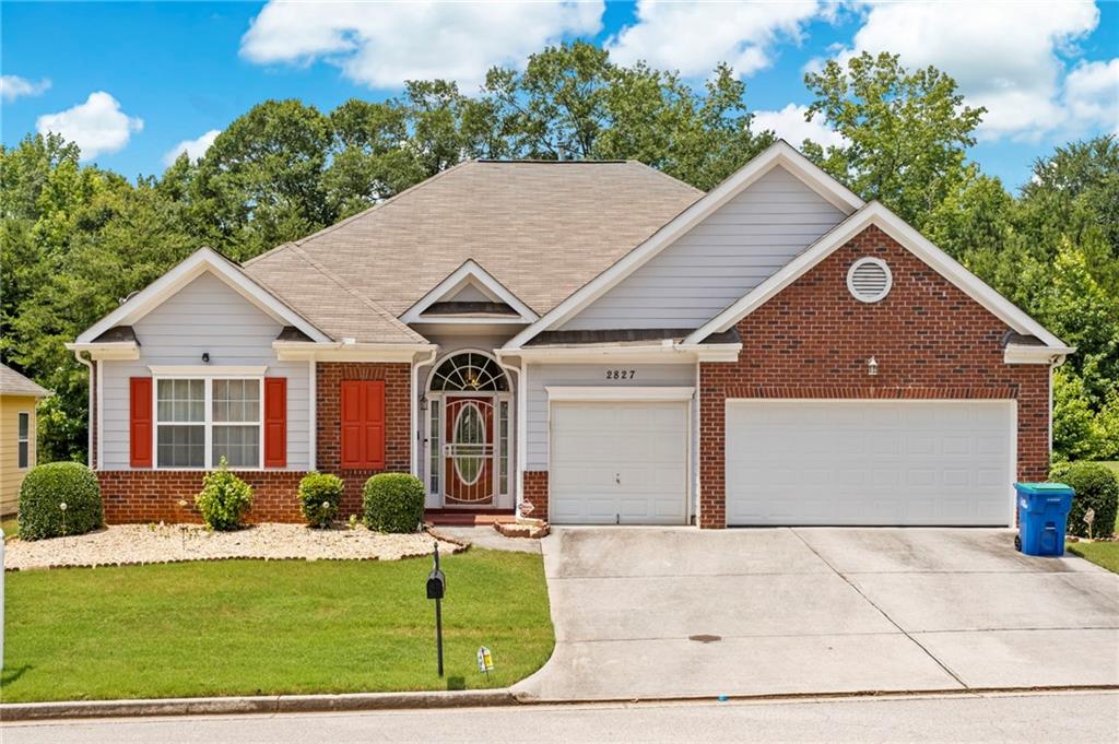 a front view of house with garage and yard