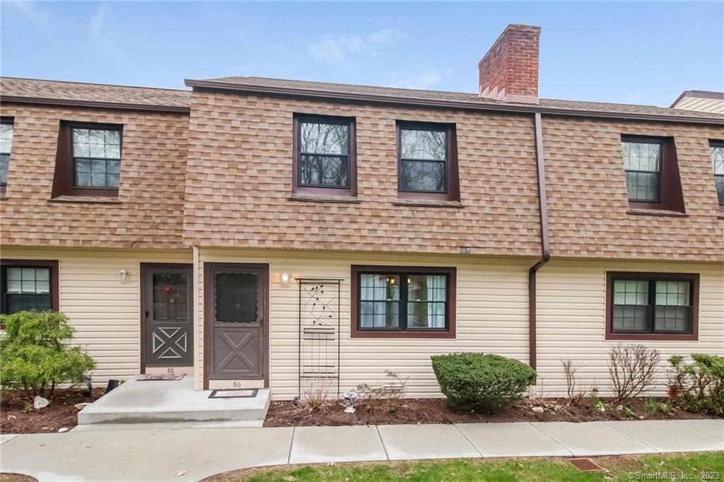 86 Homestead Lane, Unit 86 Brookfield, CT 06804 - Photo 1 of 1 a front view of a house with garden