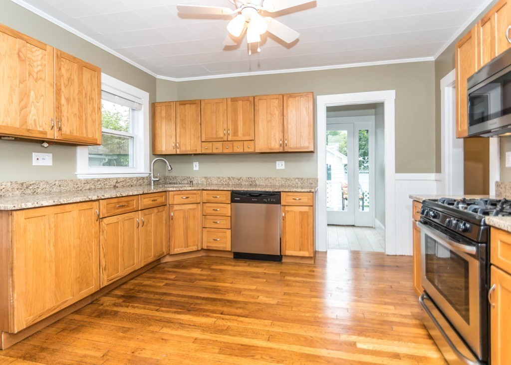 26 Hamblin Road Waltham, MA 02453 - Photo 8 of 30