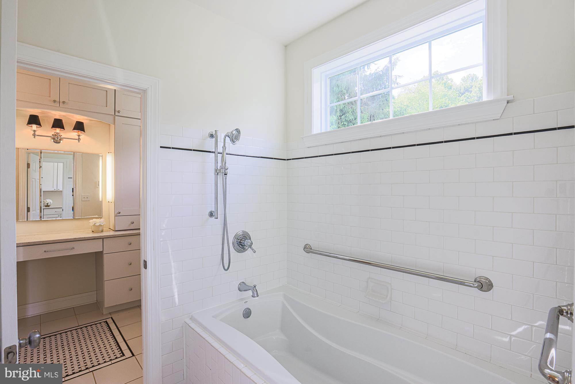 19020 Gunpowder Road Hampstead, MD 21074 - Photo 68 of 109 Primary Bathtub