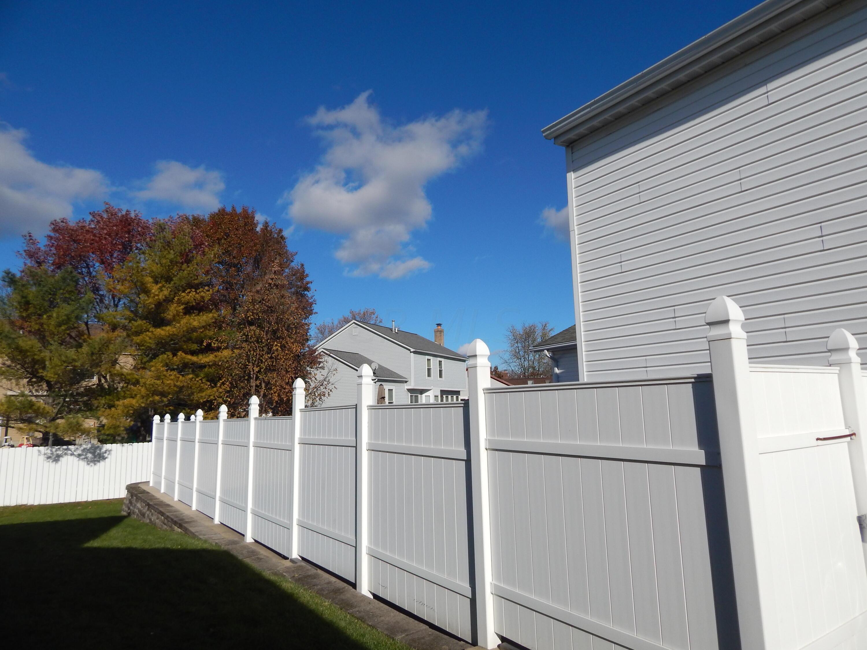 5560 Mid Day Drive Galloway, OH 43119 - Photo 11 of 61 Maintenance free vinyl fencing