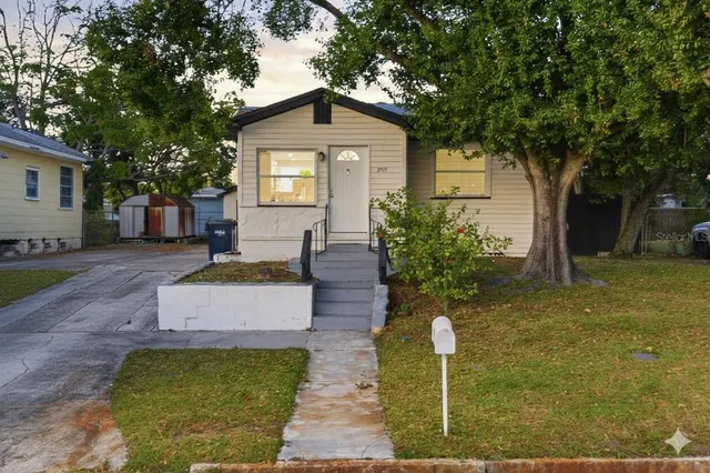 $2,700 | 2717 West Cherry Street, Tampa, FL 33607