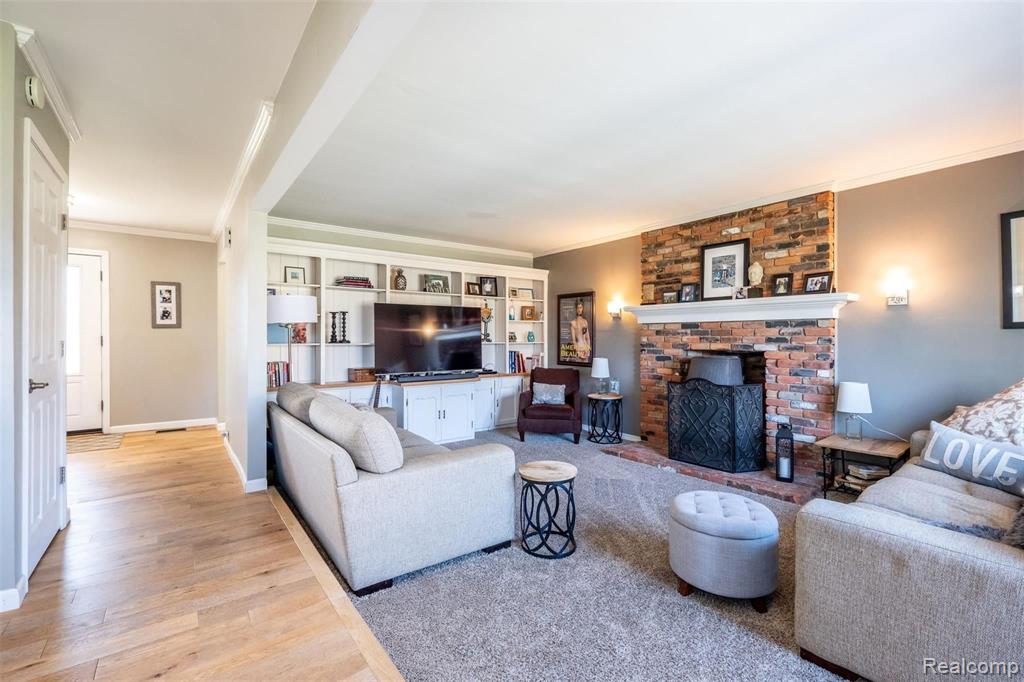 695 Lake Forest Road Rochester Hills, MI 48309 - Photo 17 of 47