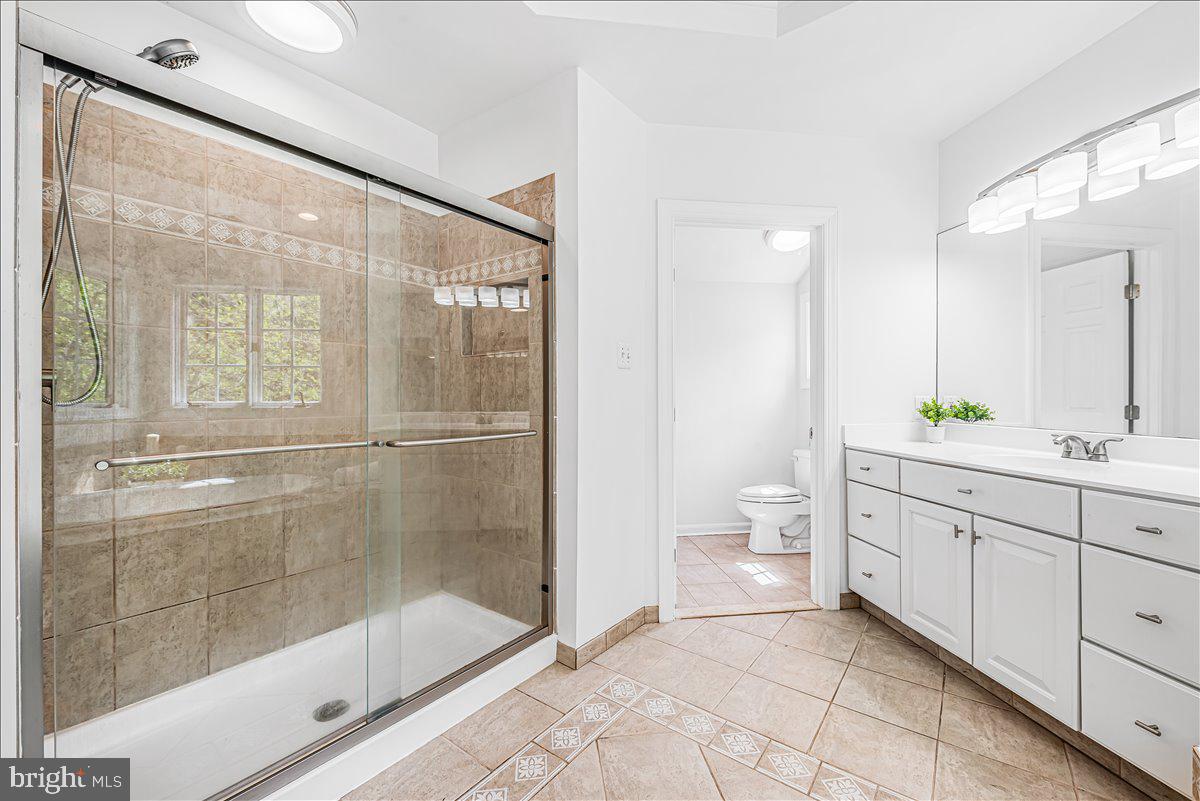9653 Watkins Road Gaithersburg, MD 20882 - Photo 49 of 70 Oversized walk in shower