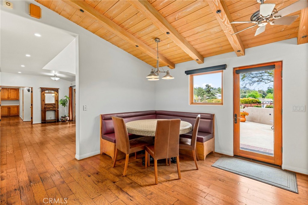 43991 John Warner Road Temecula, CA 92592 - Photo 16 of 39 a dining room with furniture and window