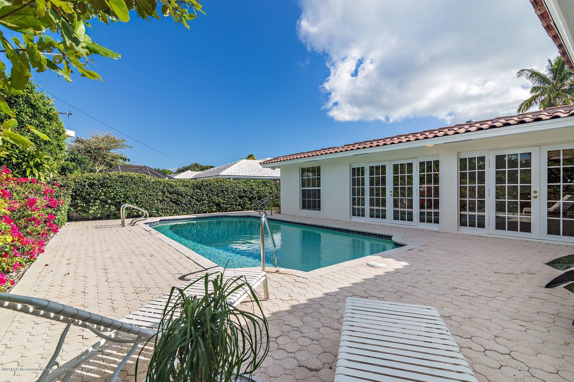 261 Puritan Road West Palm Beach, FL 33405 - Photo 4 of 52 29