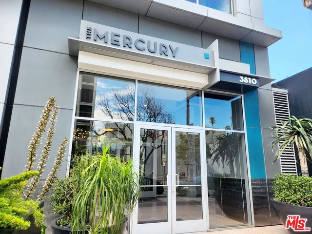 a view of a house with entryway