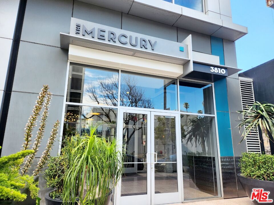 a view of a house with entryway