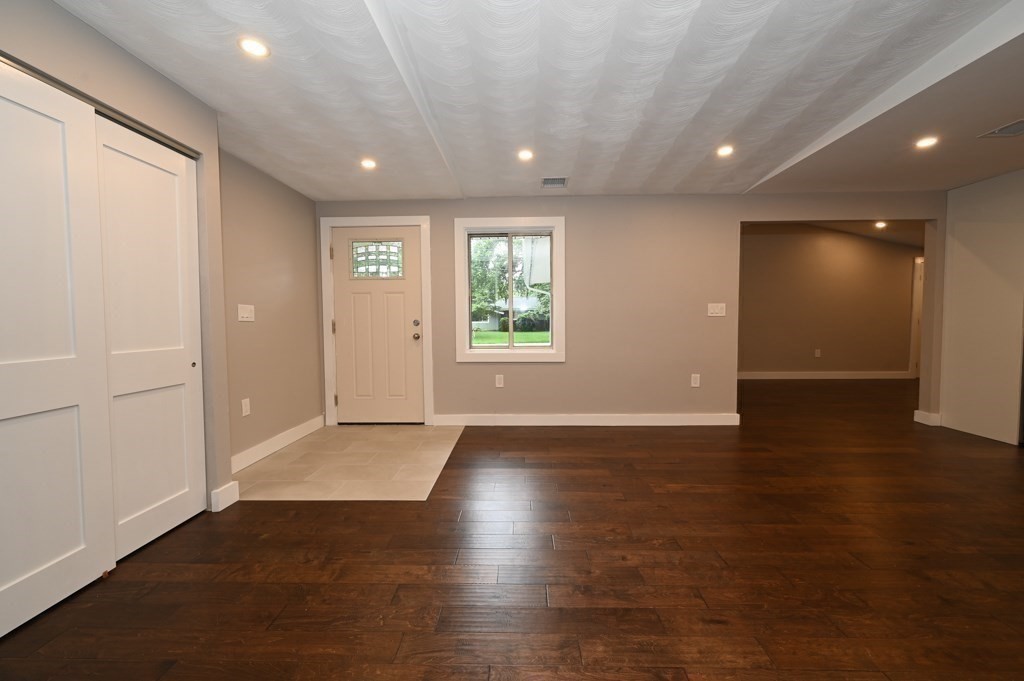 61 Gregory Road Framingham, MA 01701 - Photo 4 of 35