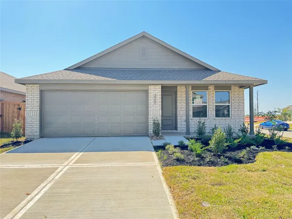 a front view of house with yard