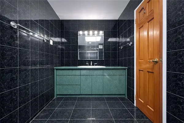 $899,000 | 1121 East 72nd Street, Unit 15 | Georgetown