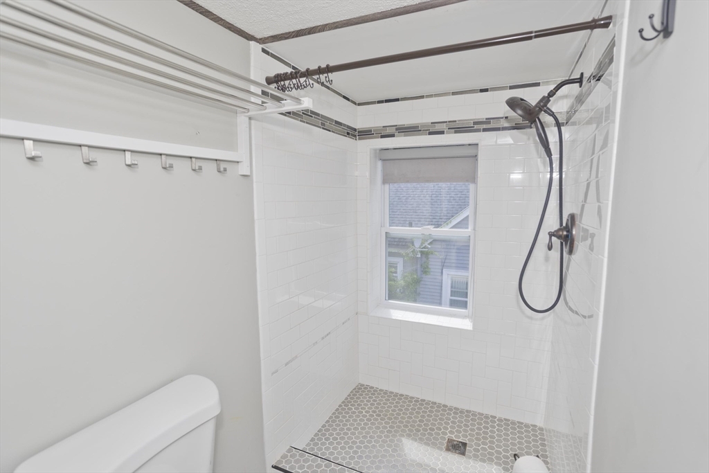 121 Dorset Street Springfield, MA 01108 - Photo 20 of 40