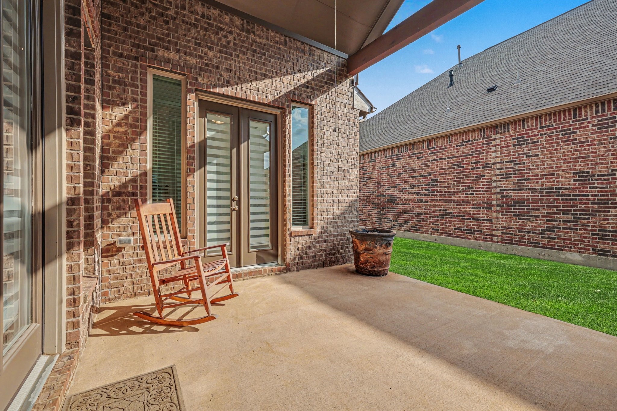 7434 Kearney Hill Lane Spring, TX 77389 - Photo 29 of 36 a view of a porch with a yard