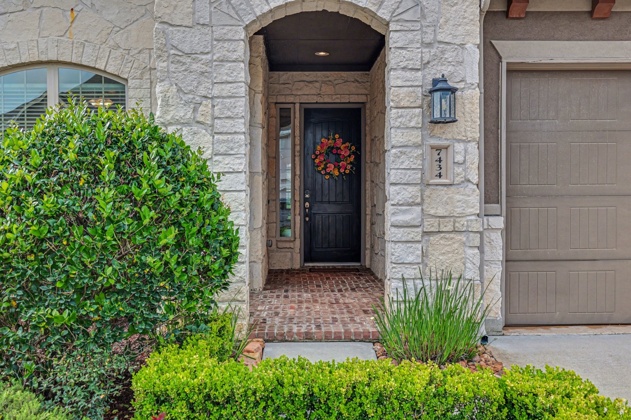 7434 Kearney Hill Lane Spring, TX 77389 - Photo 3 of 36 a front view of a house with a garden