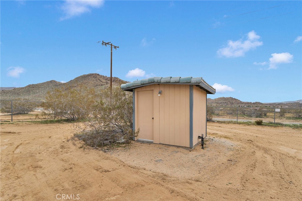 13724 Yuma Road Apple Valley, CA 92307 - Photo 48 of 75