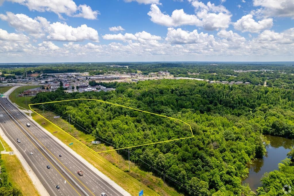 0 Interstate 40 Expressway Jackson, TN 38305 - Photo 15 of 18 a view of a city
