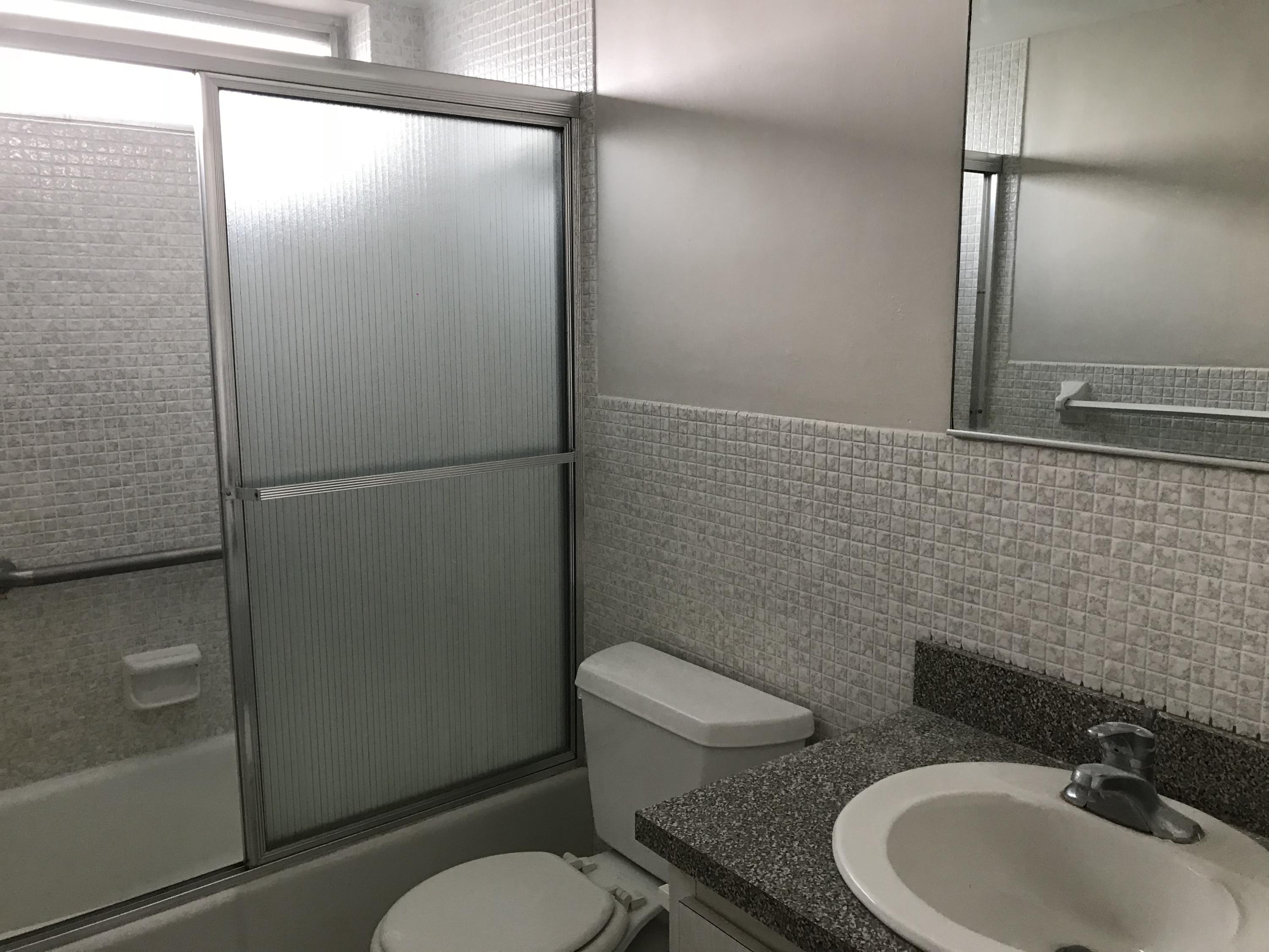 10 Southeast 13th Street, Unit B4 Boca Raton, FL 33432 - Photo 11 of 19 GUEST BATH