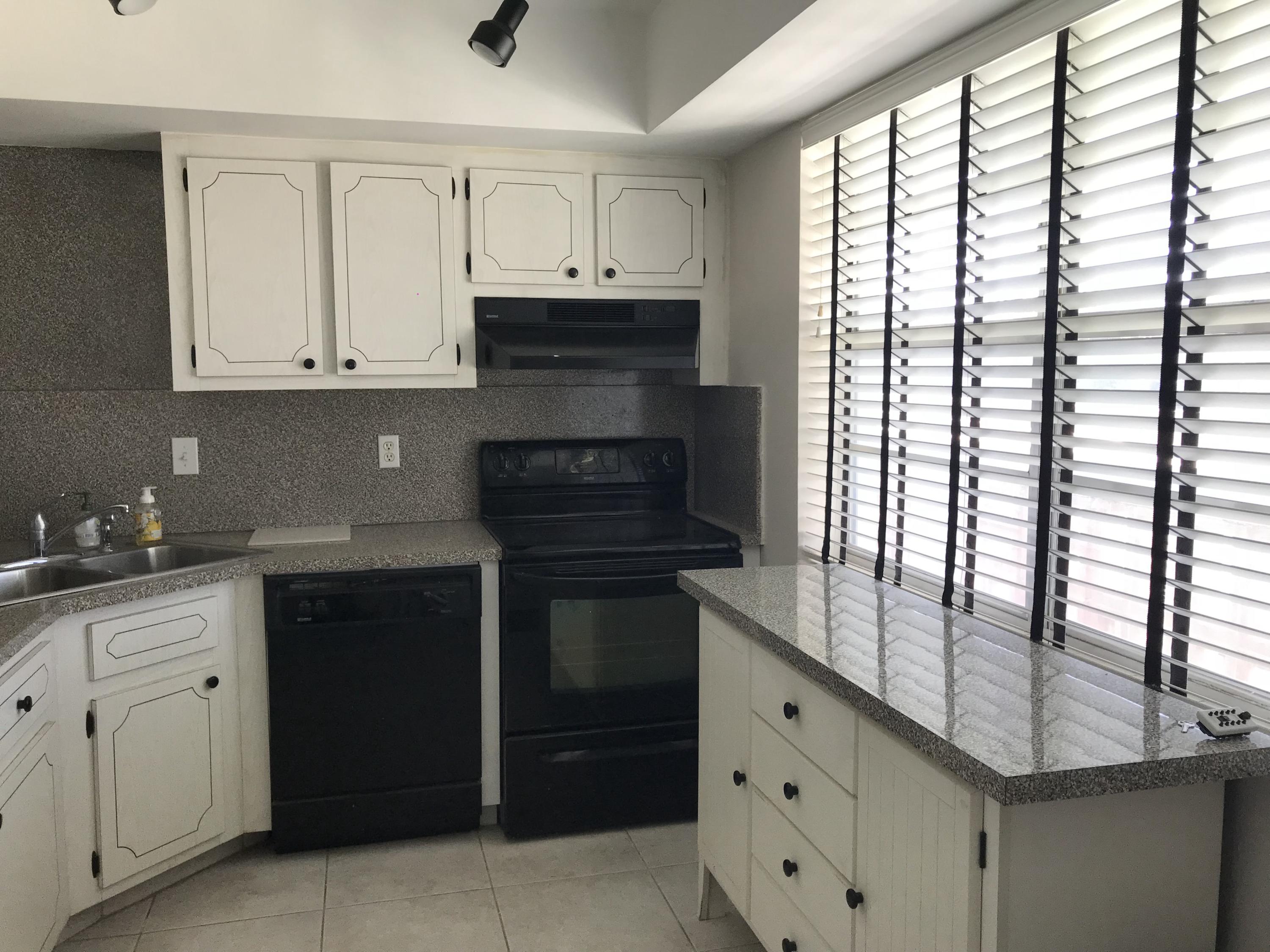10 Southeast 13th Street, Unit B4 Boca Raton, FL 33432 - Photo 19 of 19 KITCHEN