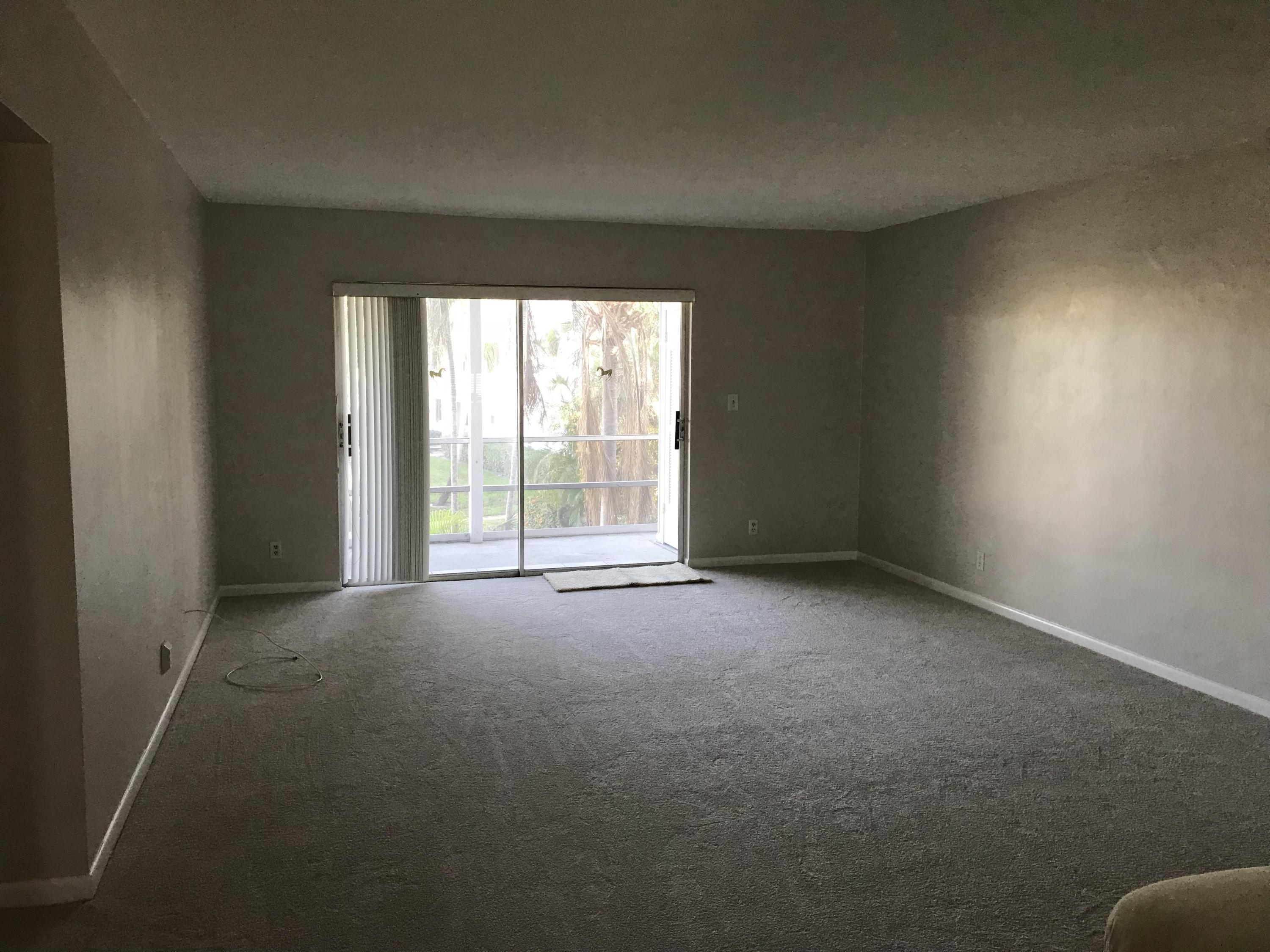 10 Southeast 13th Street, Unit B4 Boca Raton, FL 33432 - Photo 5 of 19 LIVING ROOM