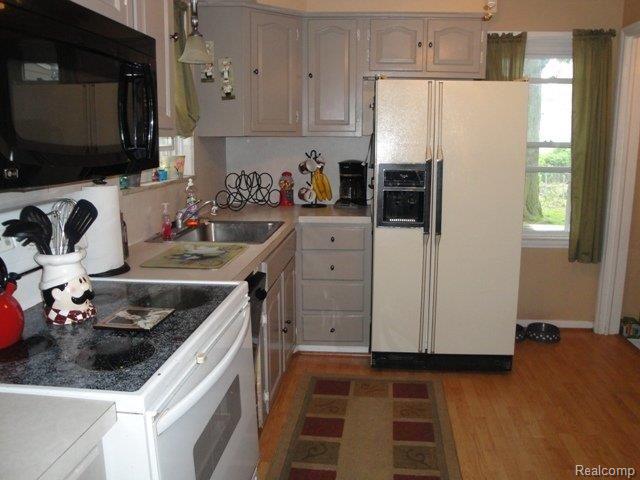 1744 Roslyn Road Grosse Pointe, MI 48236 - Photo 5 of 8 Kitchen