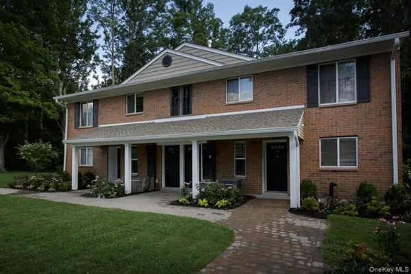 $2,595 | 45 Country Club Drive, Unit 26A, Coram, NY 11727