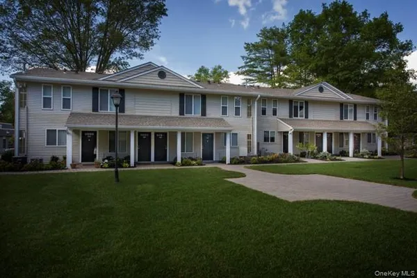 $2,595 | 45 Country Club Drive, Unit 26A, Coram, NY 11727