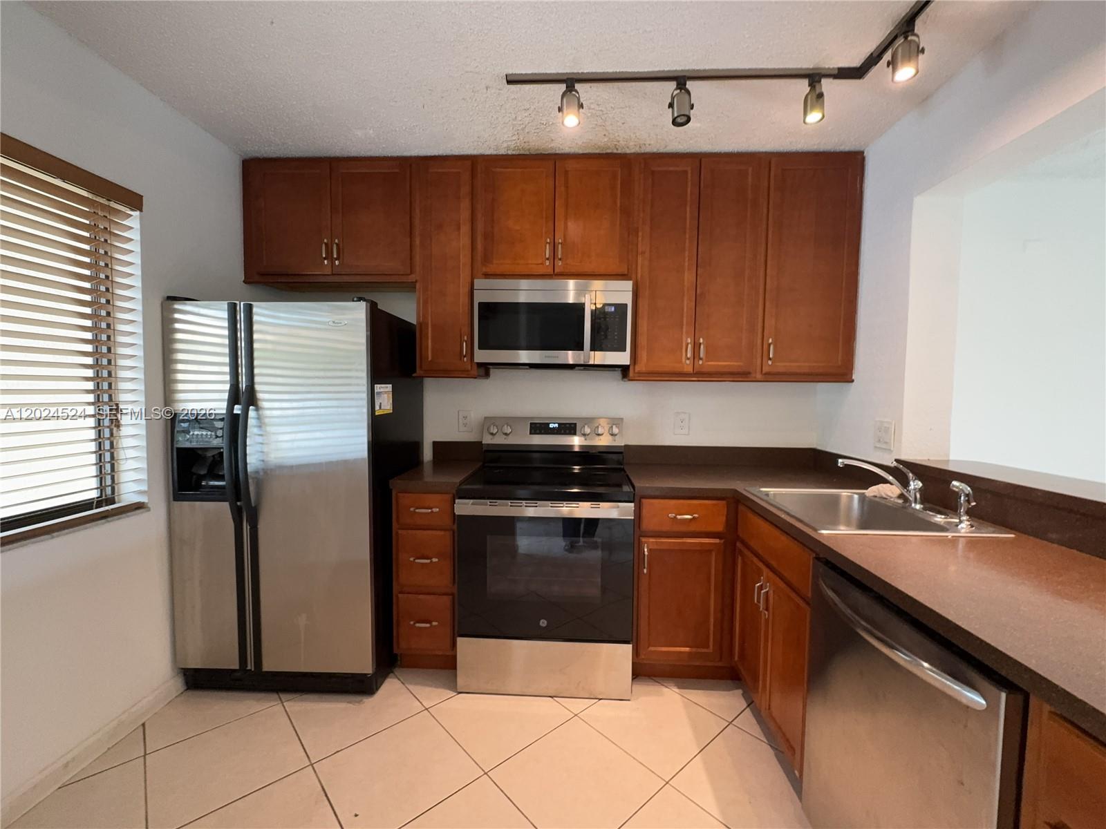 6552 Arleigh Court, Unit 102 Boca Raton, FL 33433 - Photo 3 of 24