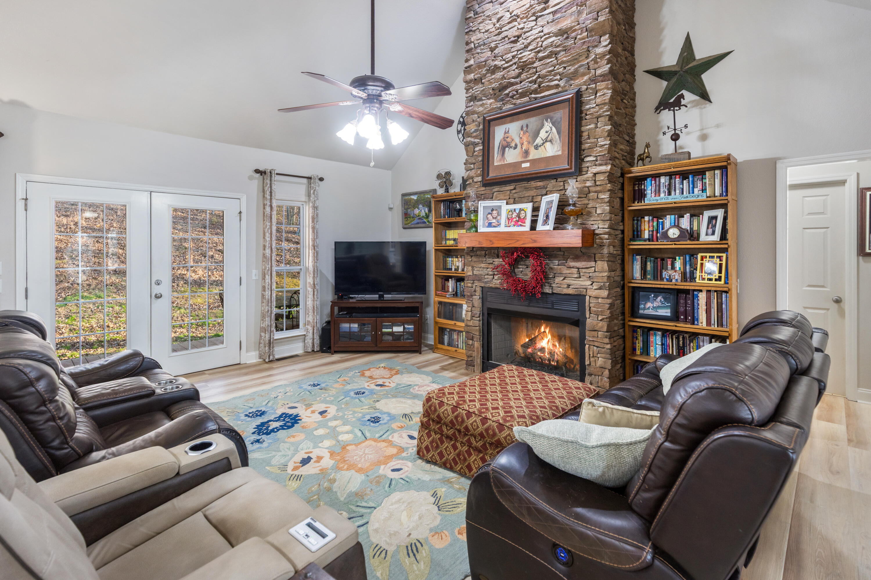 940 Van Davis Road Georgetown, TN 37336 - Photo 11 of 38 Living Room with gas fireplace