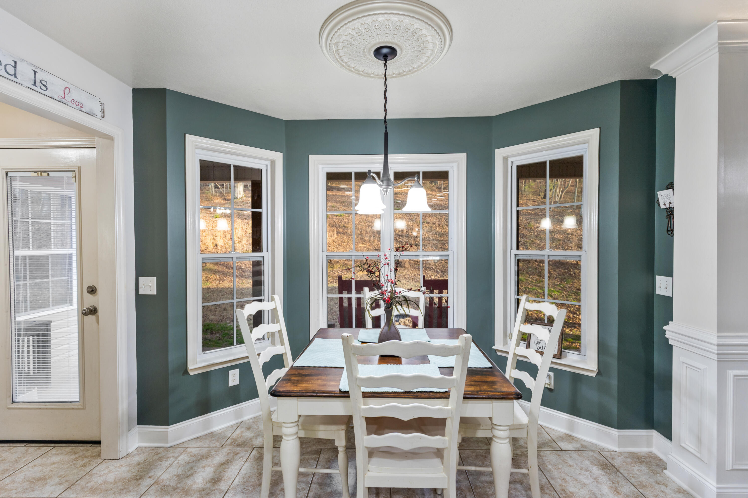 940 Van Davis Road Georgetown, TN 37336 - Photo 15 of 38 Breakfast nook in kitchen