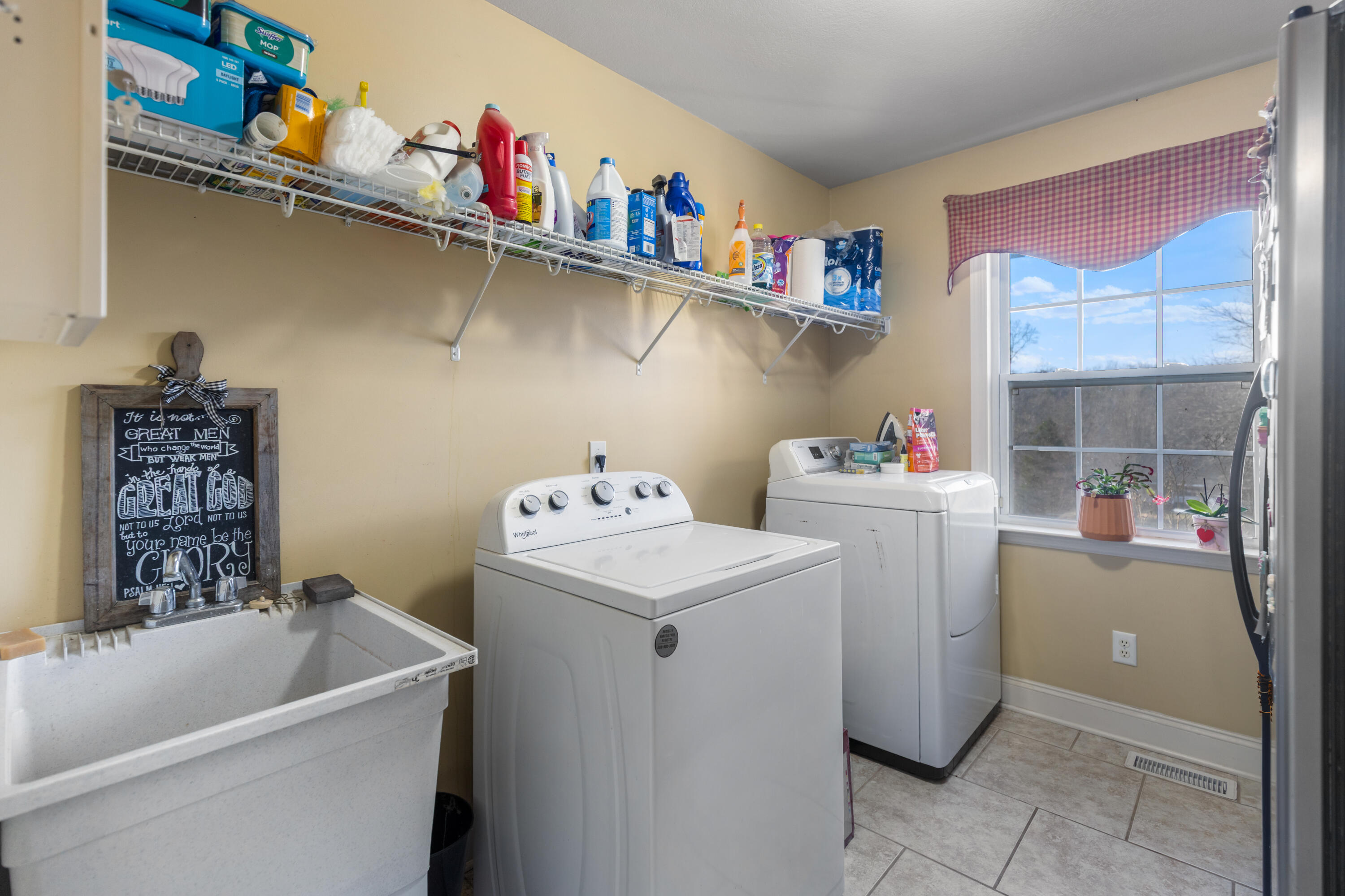 940 Van Davis Road Georgetown, TN 37336 - Photo 26 of 38 Laundry room