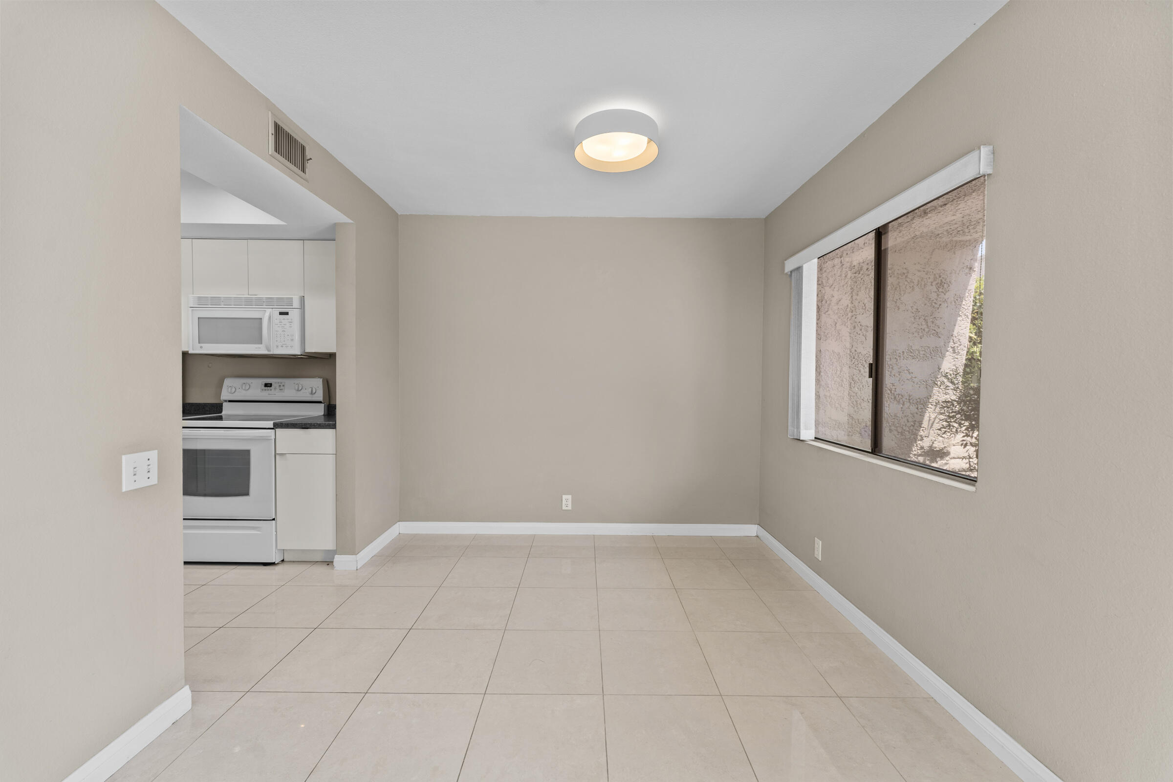 1111 East Ramon Road, Unit 75 Palm Springs, CA 92264 - Photo 11 of 35 Dining Area