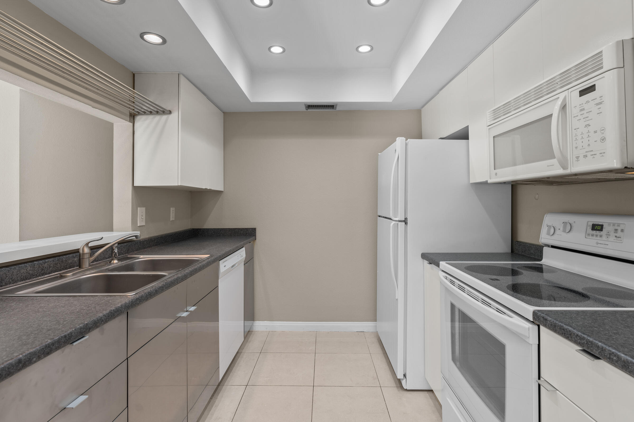 1111 East Ramon Road, Unit 75 Palm Springs, CA 92264 - Photo 14 of 35 Kitchen