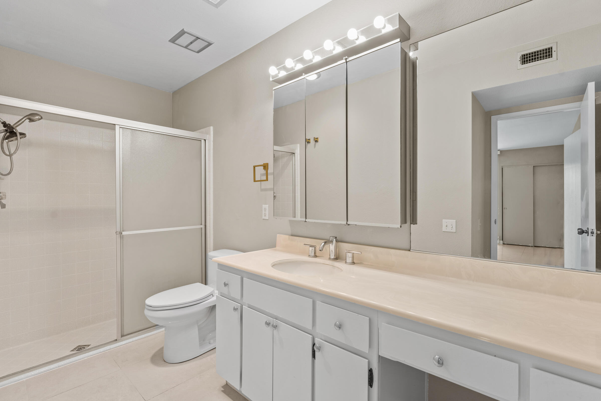 1111 East Ramon Road, Unit 75 Palm Springs, CA 92264 - Photo 20 of 35 Main Bath