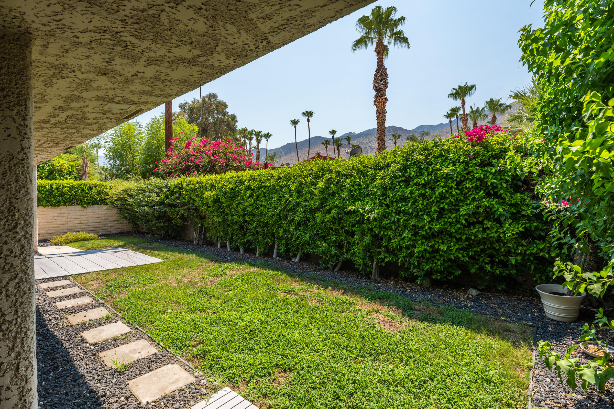 1111 East Ramon Road, Unit 75 Palm Springs, CA 92264 - Photo 30 of 35 Patio